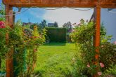 Köln-Weiden || Traumhafter Garten || Garage || Unvergleichliche Lage - Blick in den Garten
